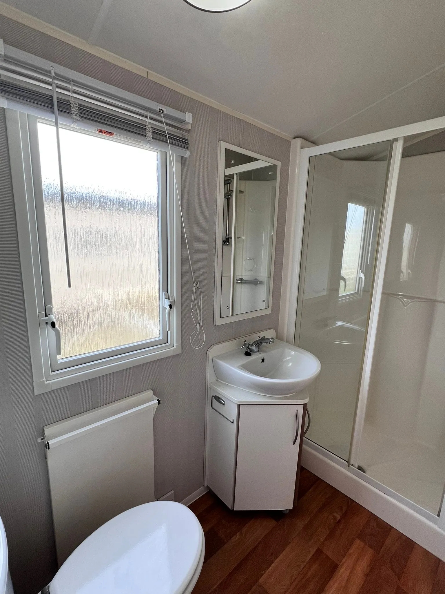 2012 Willerby Rio Gold 2 Bed bathroom