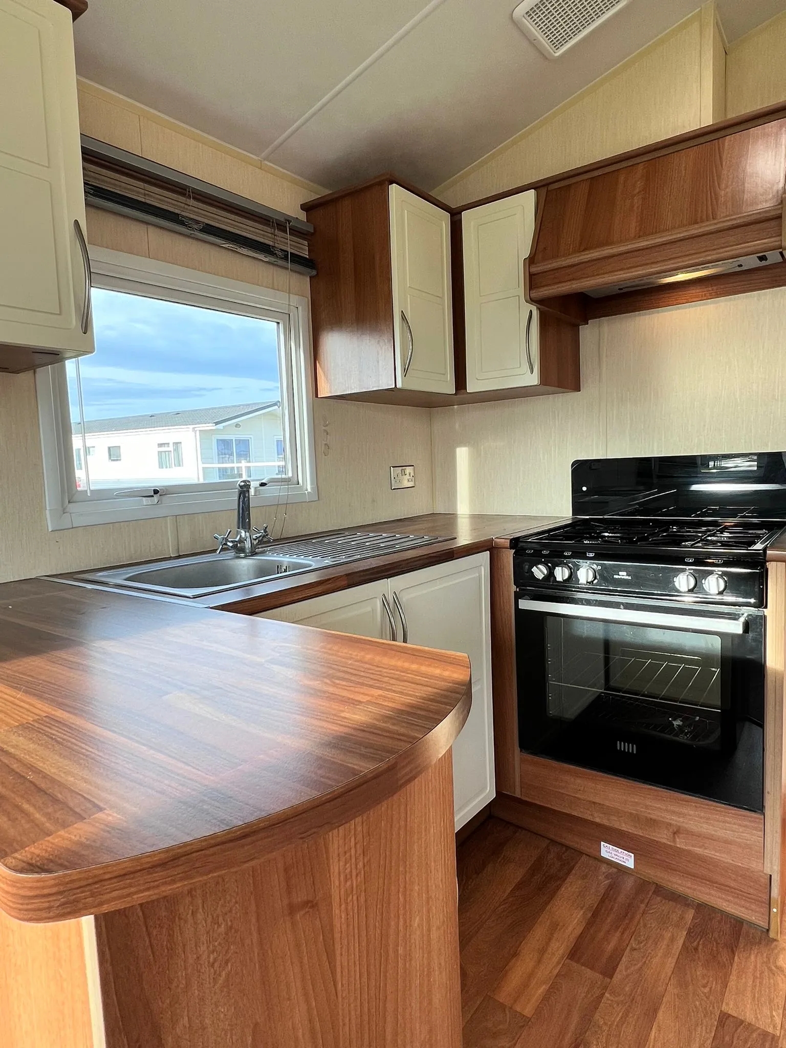 2012 Willerby Rio Gold 2 Bed Kitchen