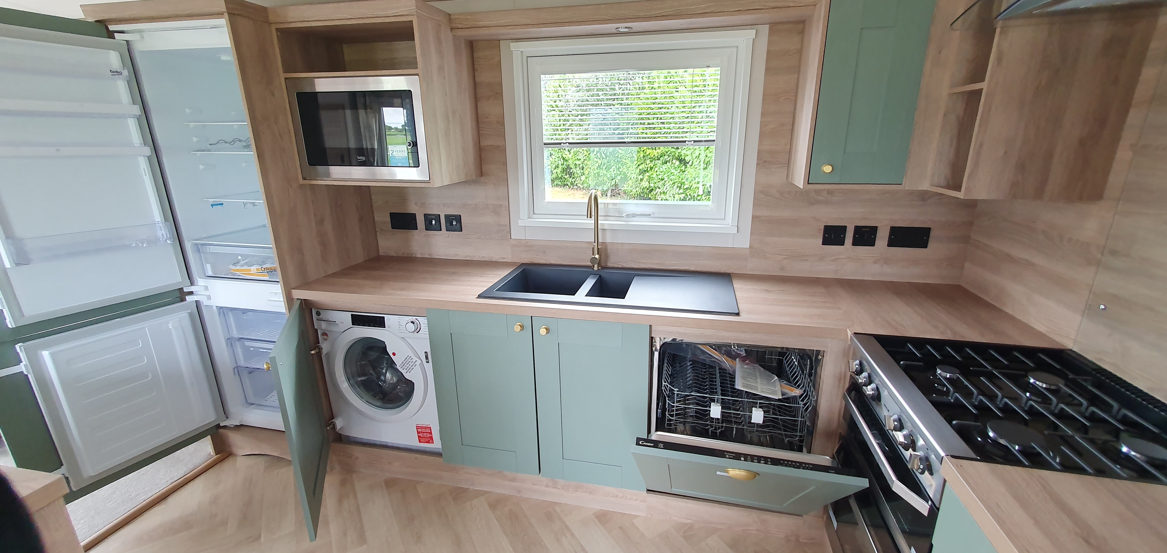 2023 ABI Ingleton 40x12x2-kitchen-built in appliances 1.jpg