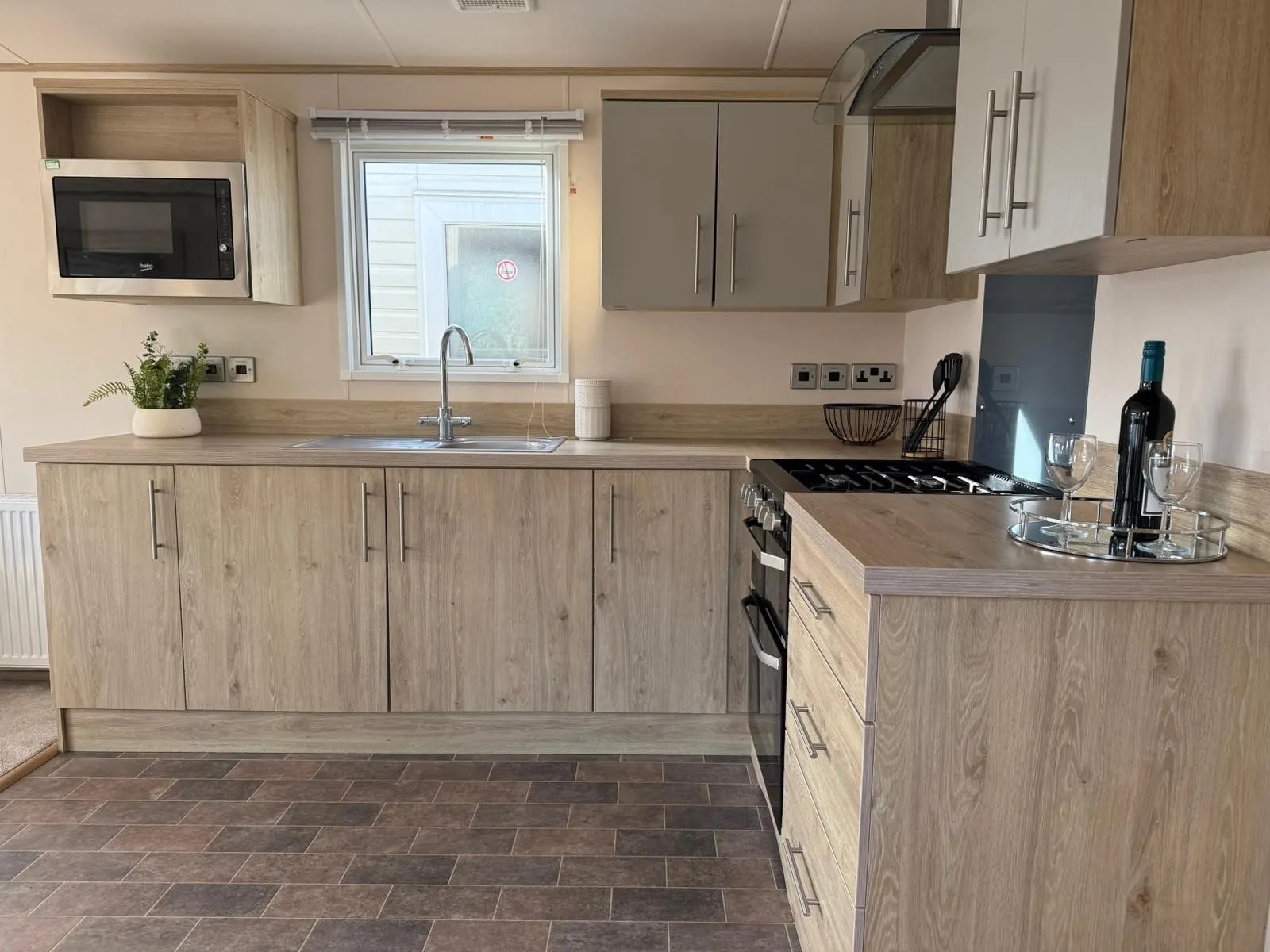 ABI BEVERLEY 2019 39-12-2 U21 Kitchen 1