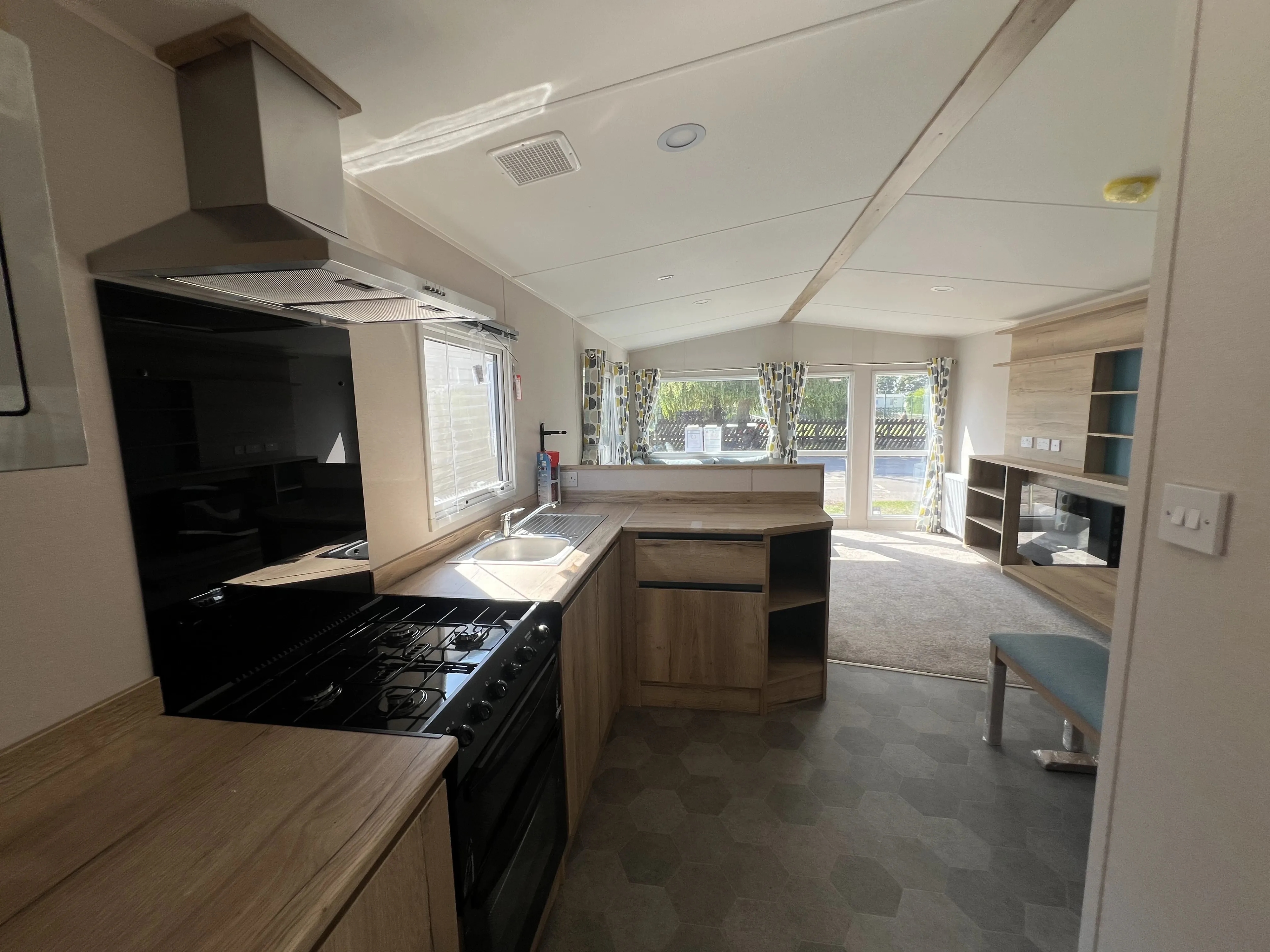 ABI Coworth Deluxe 38x12x2 bed 2023 Kitchen