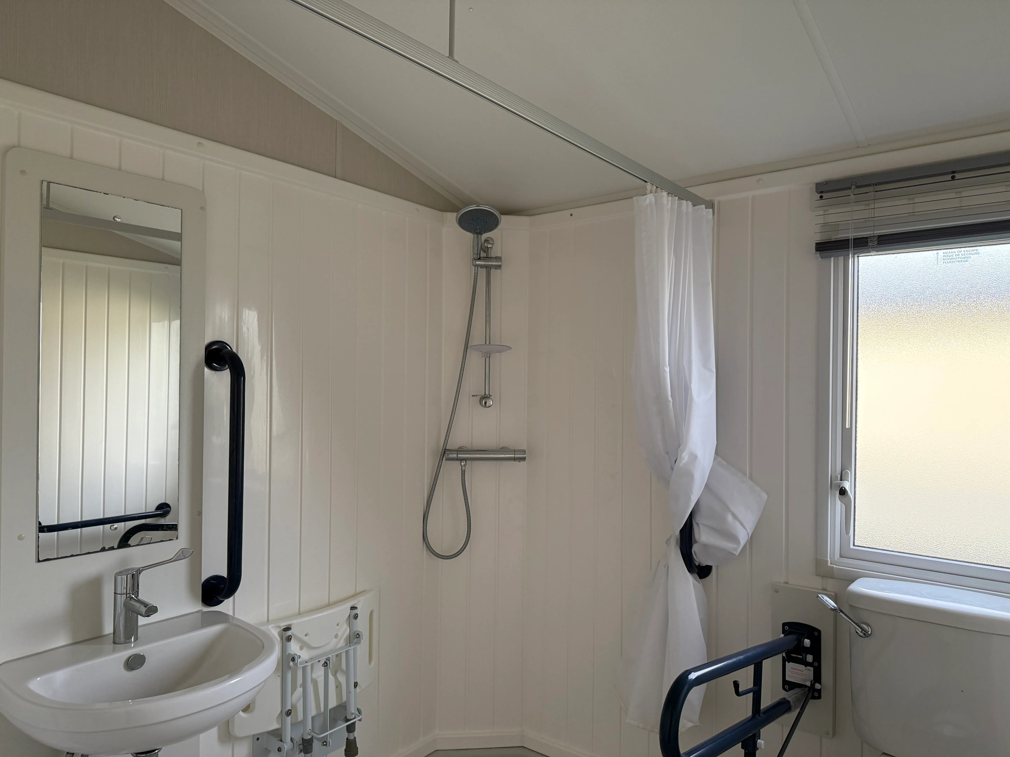 Willerby Richmond WCF - U449 - 2020 - 37x12  Bedroom Wet Room