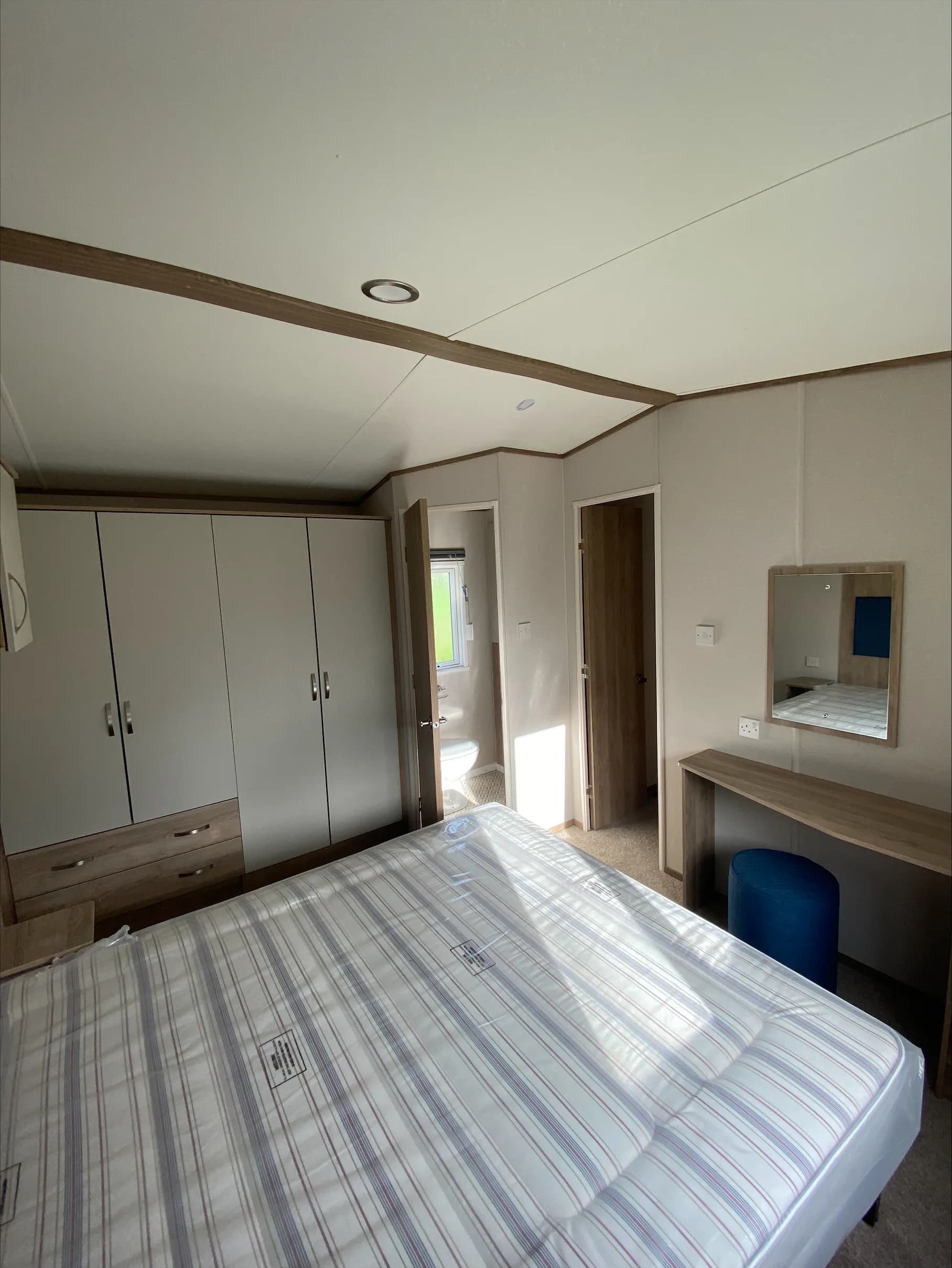 Abi Keswick 36x12x2 2023 master bedroom ensuite