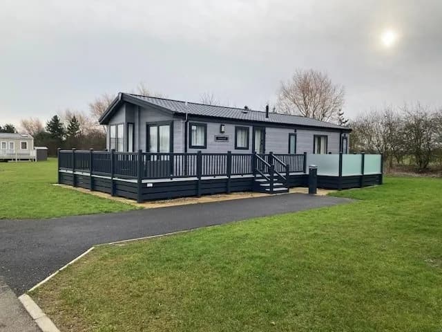 Willerby Portland Lodge 40x20x3 2023 with decking and hot tub