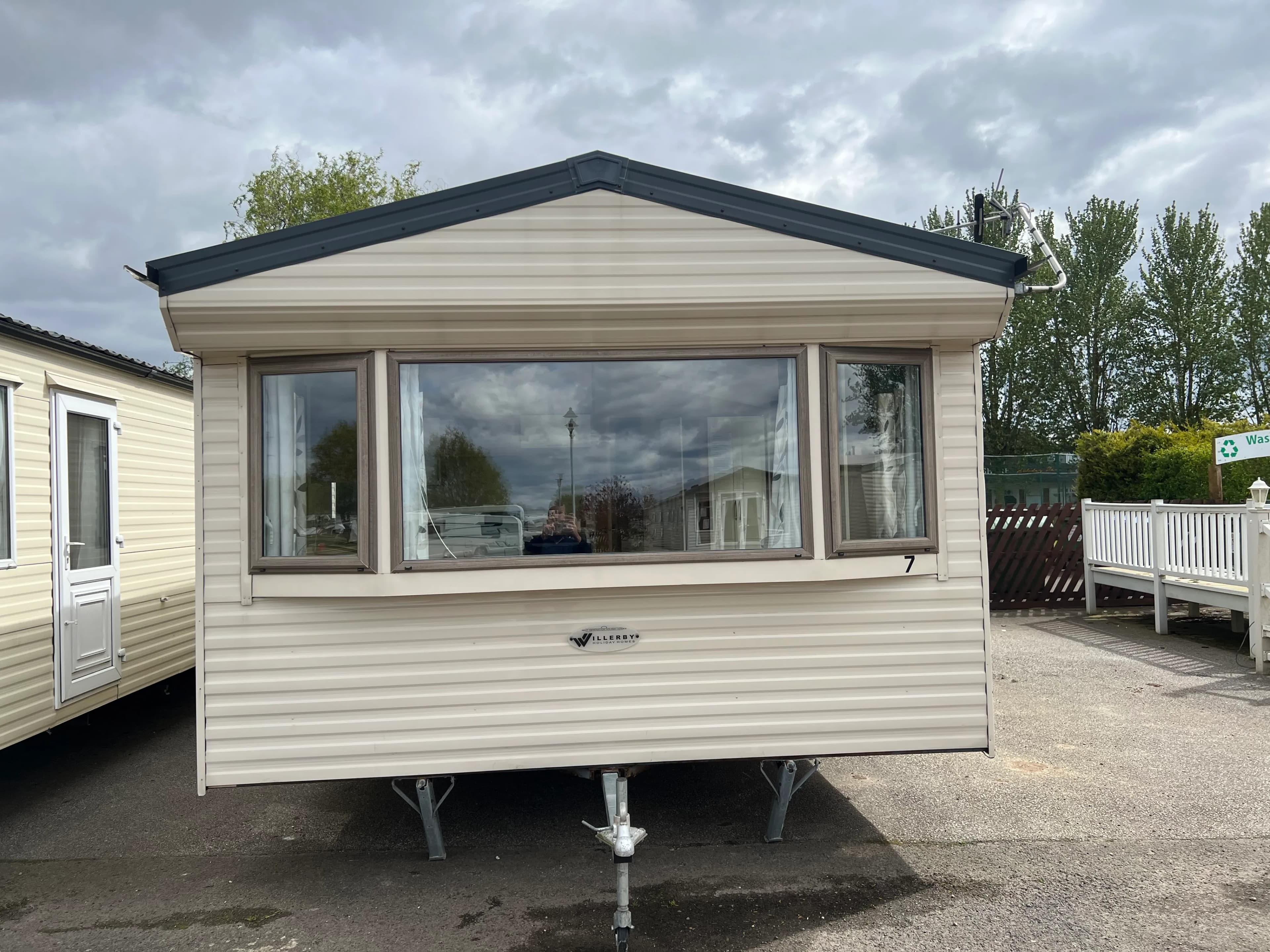 Willerby Rio Gold 28x12 2 Bed 2012 front