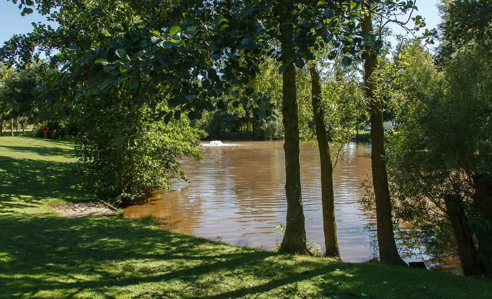 roach farm fishing lakes